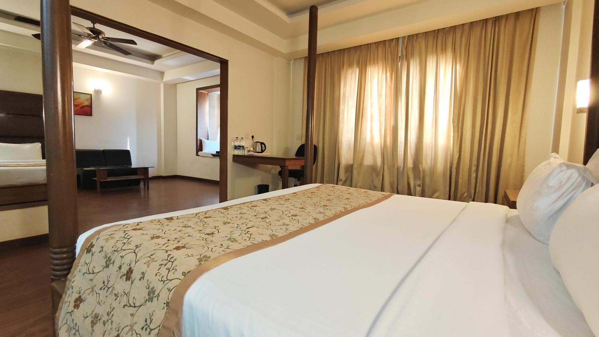 The Sky Imperial, Udaipur Hotel Bagian luar foto