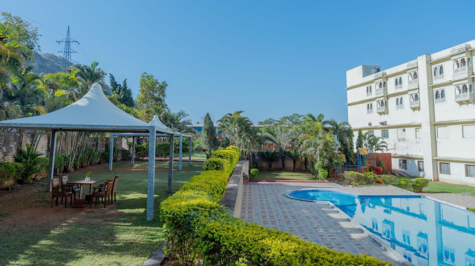 The Sky Imperial, Udaipur Hotel Bagian luar foto