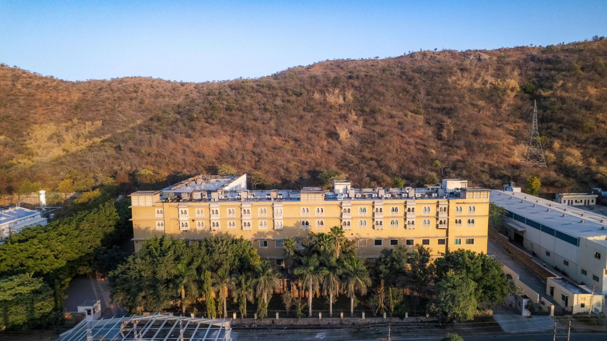 The Sky Imperial, Udaipur Hotel Bagian luar foto
