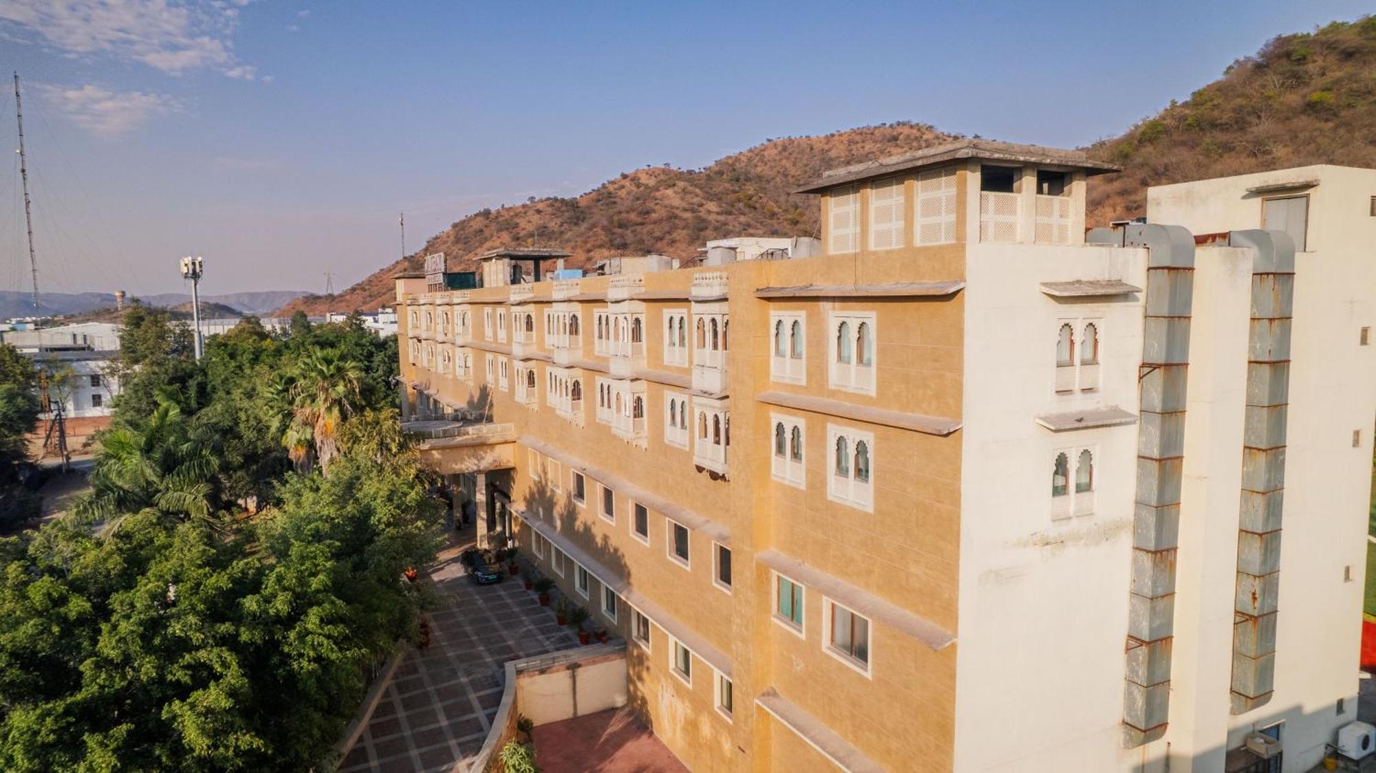 The Sky Imperial, Udaipur Hotel Bagian luar foto