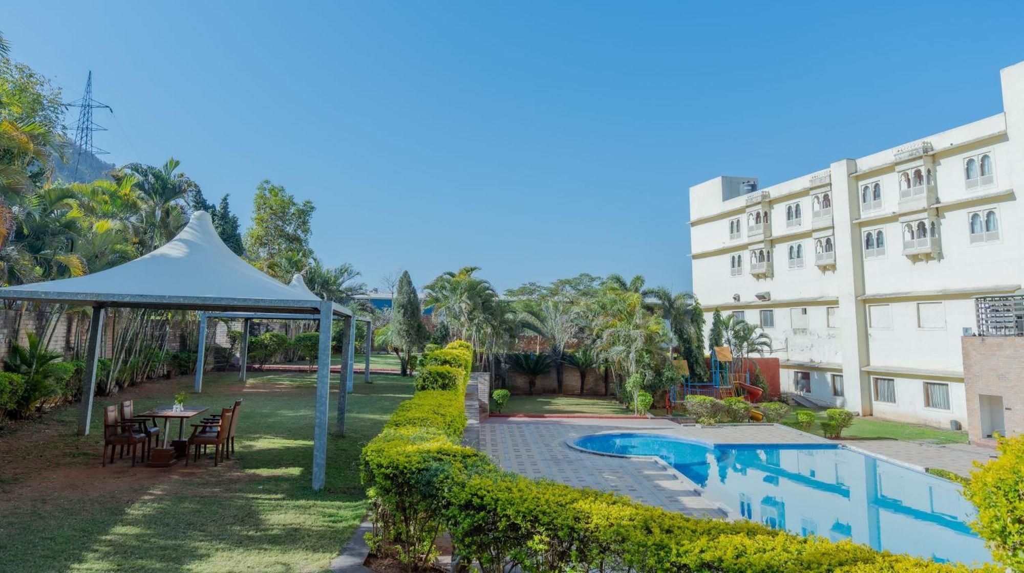 The Sky Imperial, Udaipur Hotel Bagian luar foto